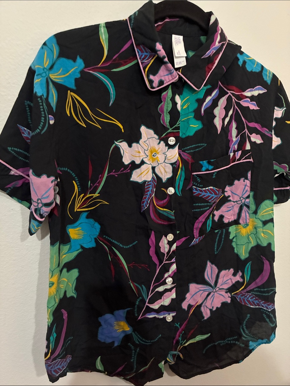 stars above Black Floral Short-Sleeve Button-Up Pajama Top - Picture 6 of 8